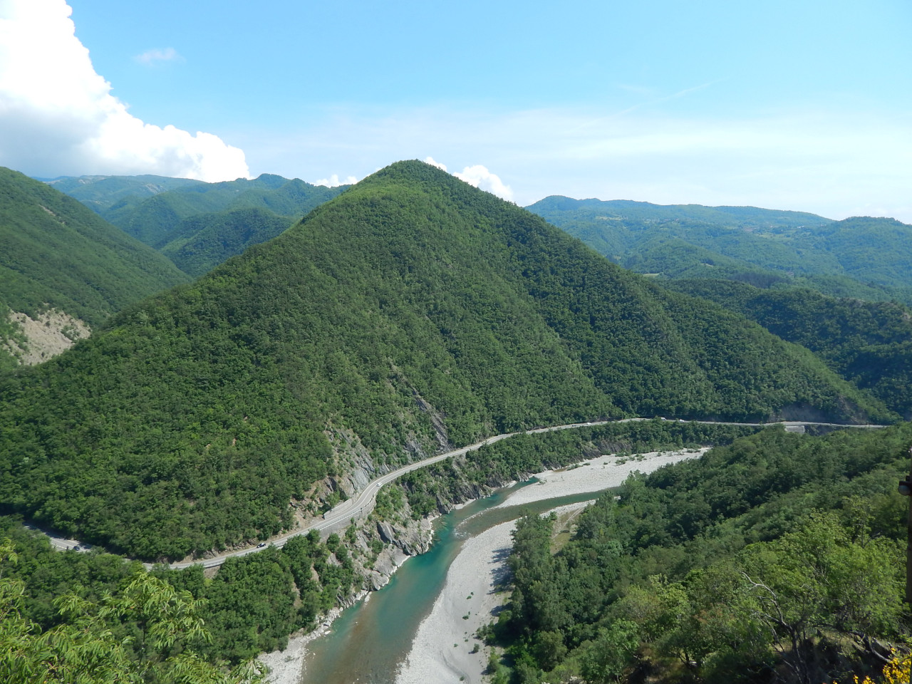 Il B&B La Vecchia Scuola di Rivalta si trova vicino al Fiume Trebbia e al Borgo di Brugnello, vicino a Bobbio